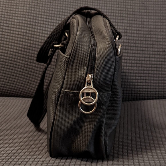 Lacoste Shoulder Bag - Picture 3 of 4